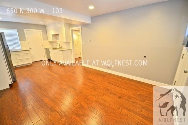 Stunning 1 Bed Downtown Unit! No Deposit Option! property image