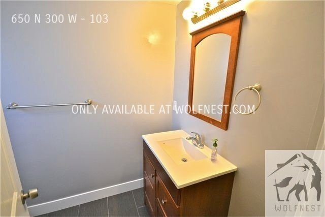 Stunning 1 Bed Downtown Unit! No Deposit Option! property image
