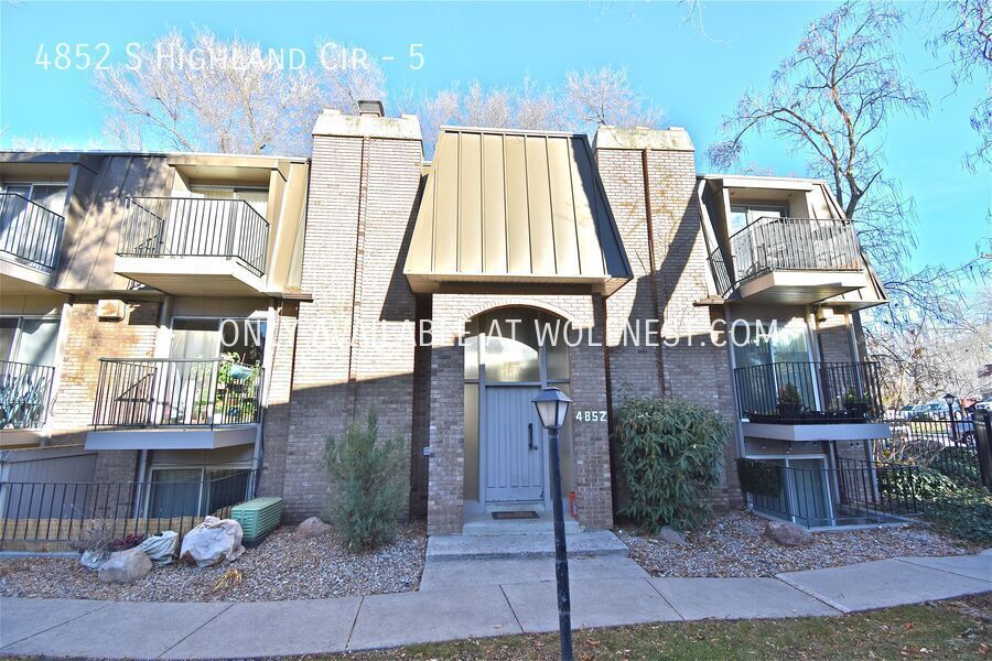 Beautiful 2 Bed Holladay Condo! No Deposit Option! property image