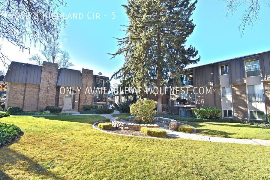 Beautiful 2 Bed Holladay Condo! No Deposit Option! property image