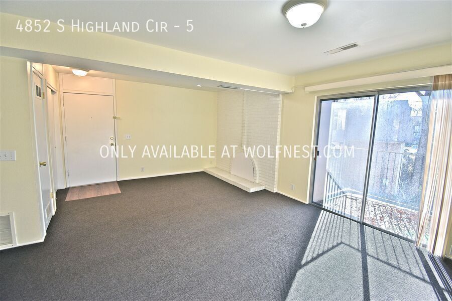 Beautiful 2 Bed Holladay Condo! No Deposit Option! property image