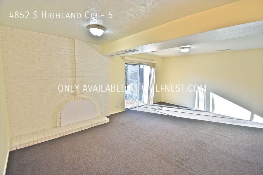 Beautiful 2 Bed Holladay Condo! No Deposit Option! property image