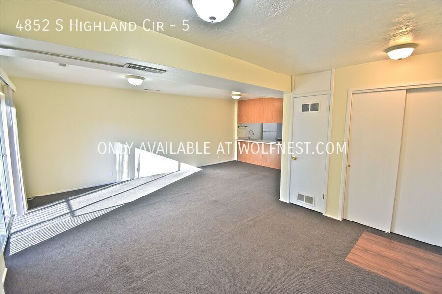 Beautiful 2 Bed Holladay Condo! No Deposit Option! property image