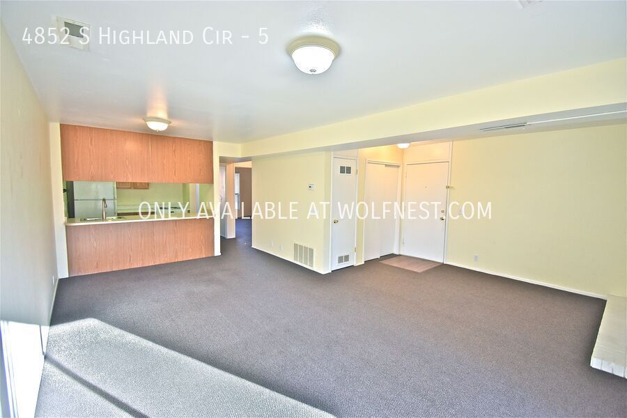 Beautiful 2 Bed Holladay Condo! No Deposit Option! property image