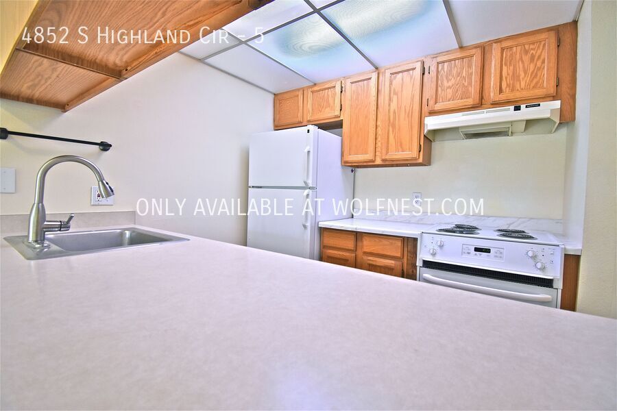 Beautiful 2 Bed Holladay Condo! No Deposit Option! property image