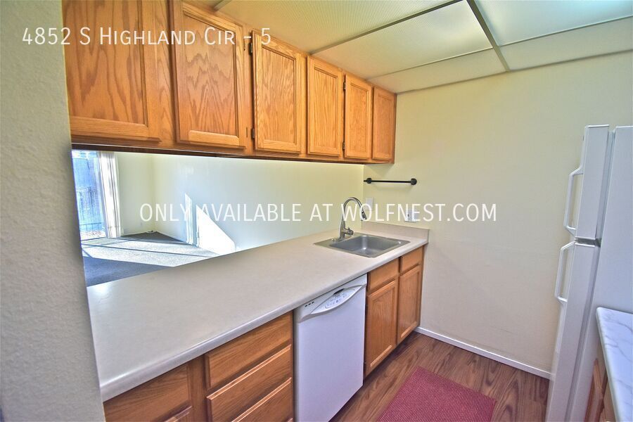 Beautiful 2 Bed Holladay Condo! No Deposit Option! property image