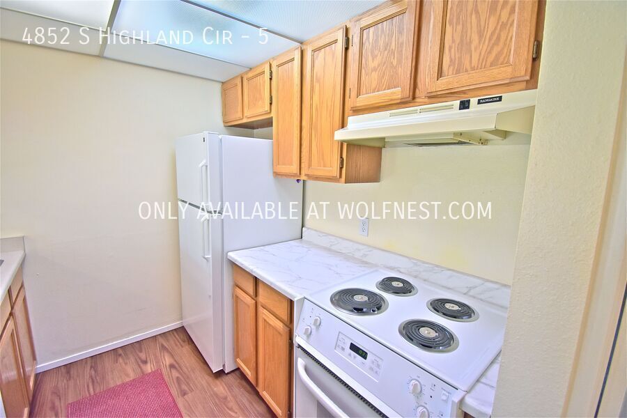 Beautiful 2 Bed Holladay Condo! No Deposit Option! property image