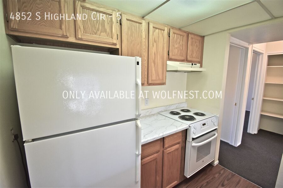 Beautiful 2 Bed Holladay Condo! No Deposit Option! property image