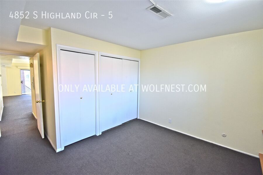 Beautiful 2 Bed Holladay Condo! No Deposit Option! property image