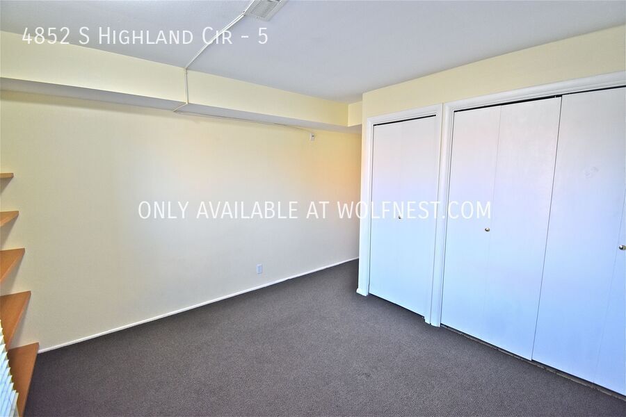 Beautiful 2 Bed Holladay Condo! No Deposit Option! property image