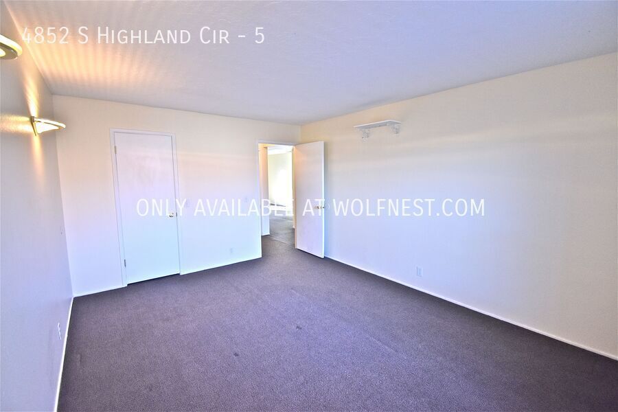 Beautiful 2 Bed Holladay Condo! No Deposit Option! property image