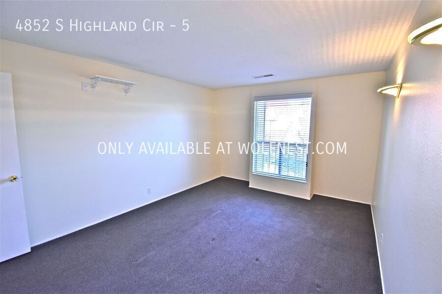 Beautiful 2 Bed Holladay Condo! No Deposit Option! property image