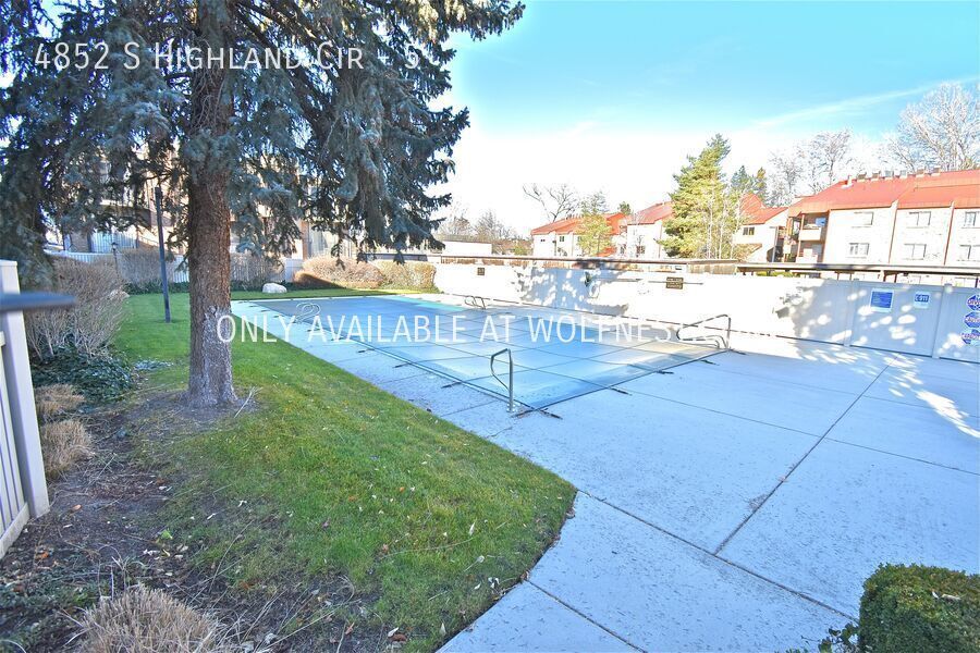 Beautiful 2 Bed Holladay Condo! No Deposit Option! property image