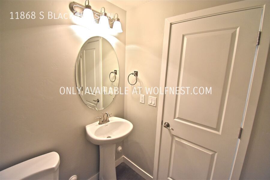 Gorgeous 3 Bed Herriman Townhome! No Deposit Option! property image