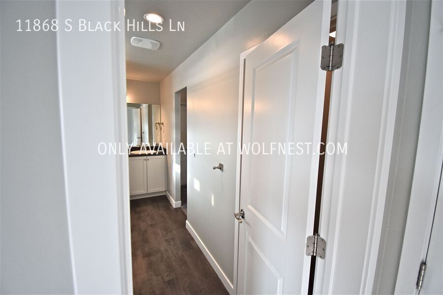 Gorgeous 3 Bed Herriman Townhome! No Deposit Option! property image