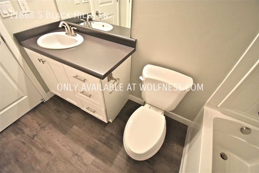 Gorgeous 3 Bed Herriman Townhome! No Deposit Option! property image