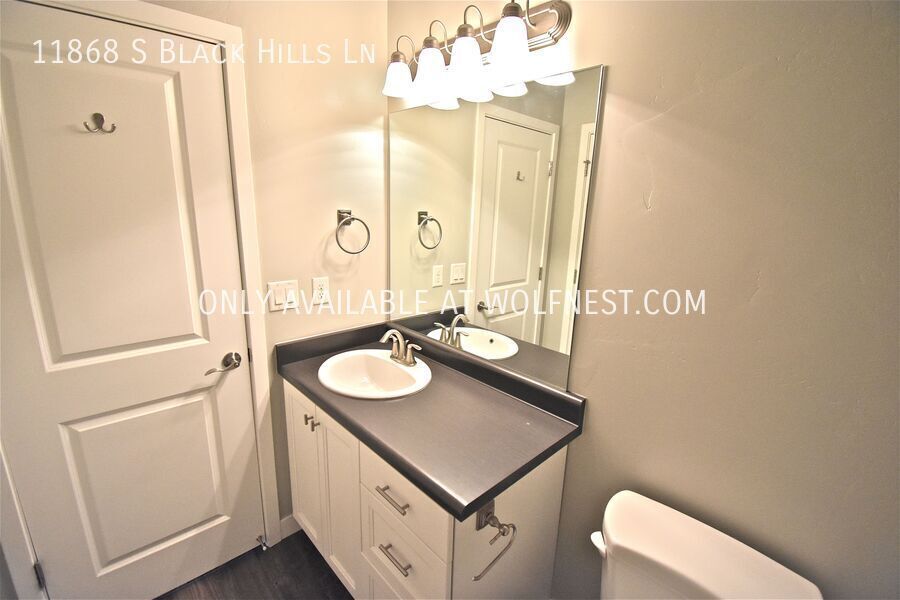 Gorgeous 3 Bed Herriman Townhome! No Deposit Option! property image