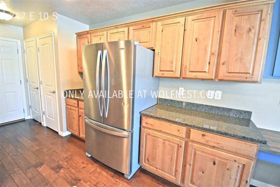 Beautiful 4 Bed American Fork Townhome! No Deposit Option! property image