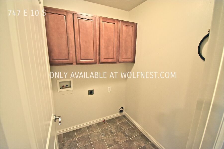 Beautiful 4 Bed American Fork Townhome! No Deposit Option! property image
