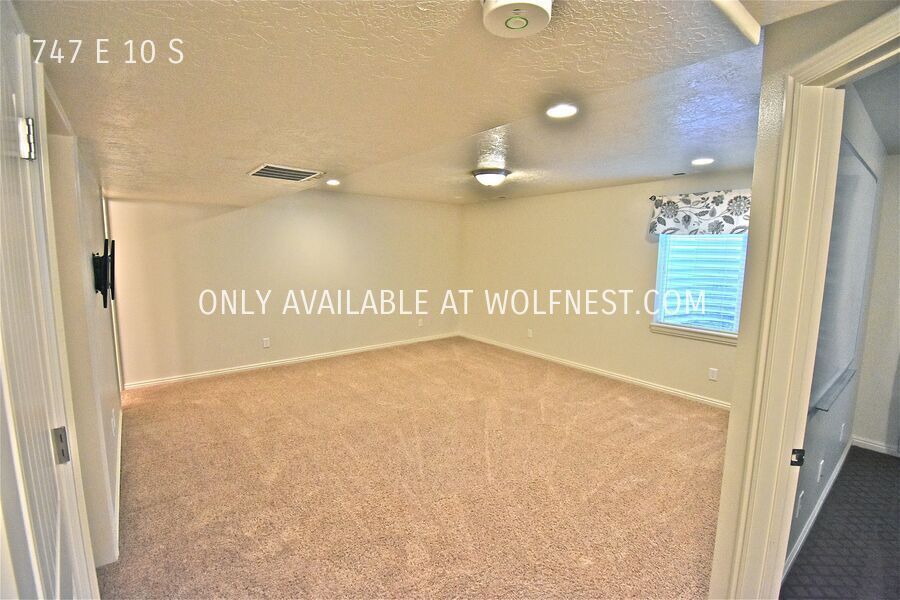 Beautiful 4 Bed American Fork Townhome! No Deposit Option! property image