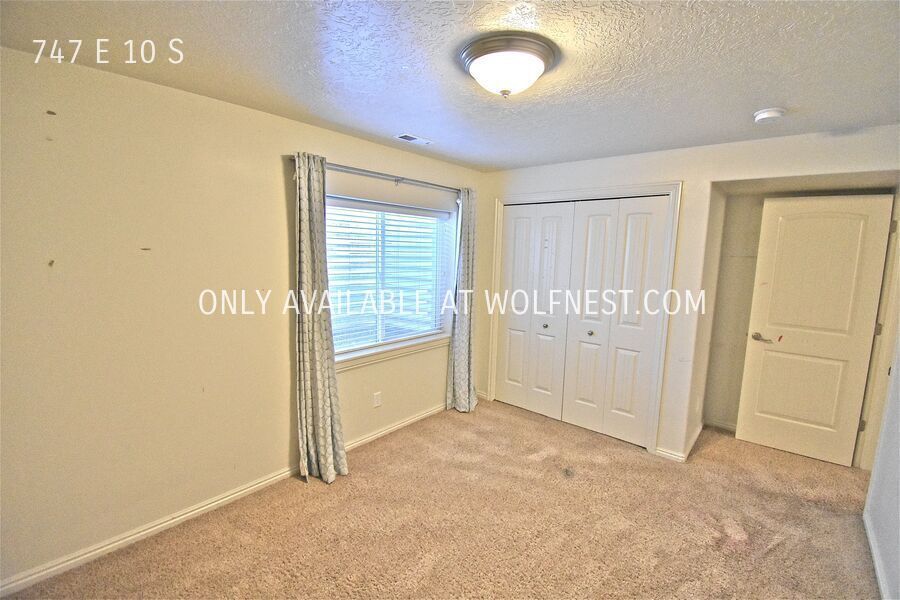 Beautiful 4 Bed American Fork Townhome! No Deposit Option! property image