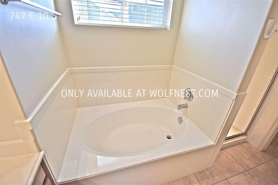 Beautiful 4 Bed American Fork Townhome! No Deposit Option! property image