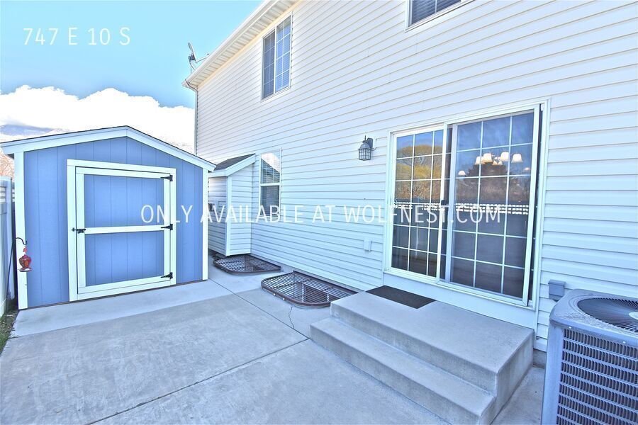 Beautiful 4 Bed American Fork Townhome! No Deposit Option! property image