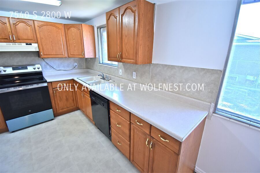 No Deposit Option! Lovely 4 Bedroom West Jordan Home! property image