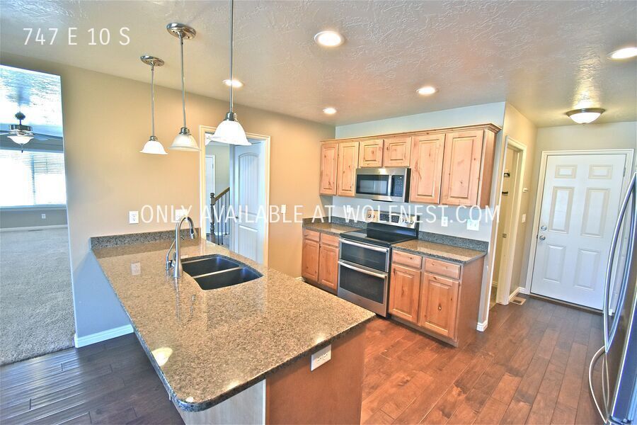 Beautiful 4 Bed American Fork Townhome! No Deposit Option! property image