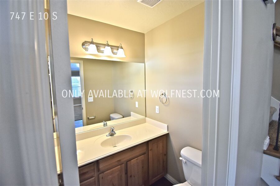 Beautiful 4 Bed American Fork Townhome! No Deposit Option! property image