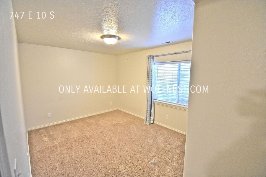 Beautiful 4 Bed American Fork Townhome! No Deposit Option! property image