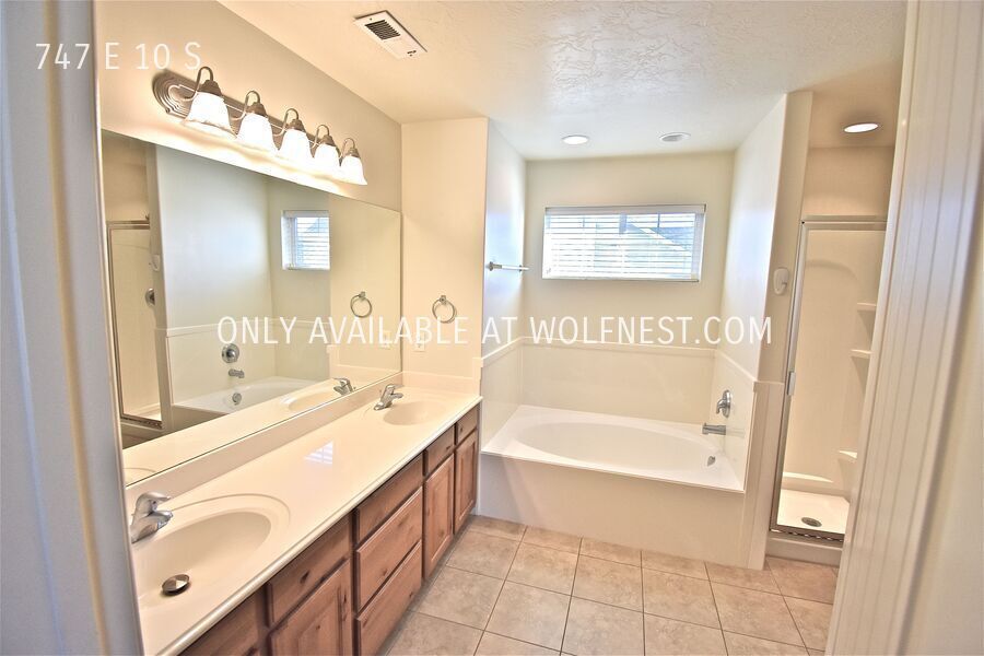 Beautiful 4 Bed American Fork Townhome! No Deposit Option! property image