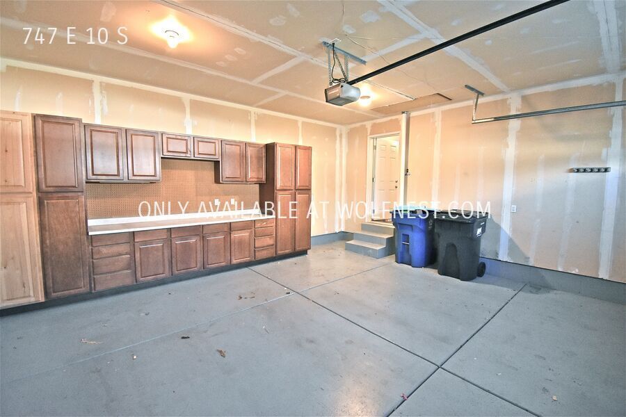 Beautiful 4 Bed American Fork Townhome! No Deposit Option! property image