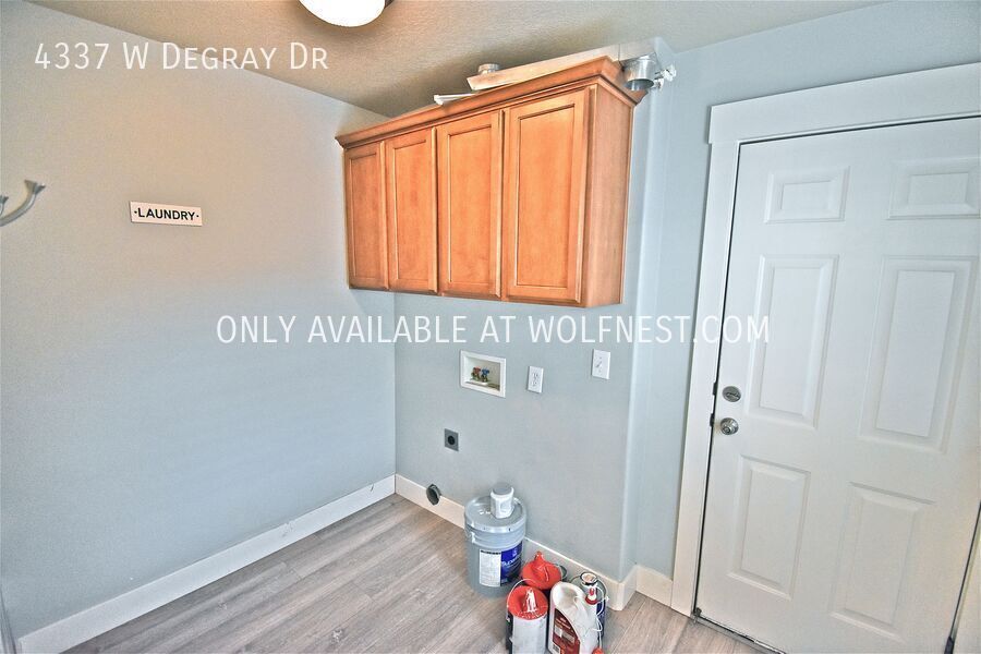 Spacious 4 Bed Daybreak Townhome! property image