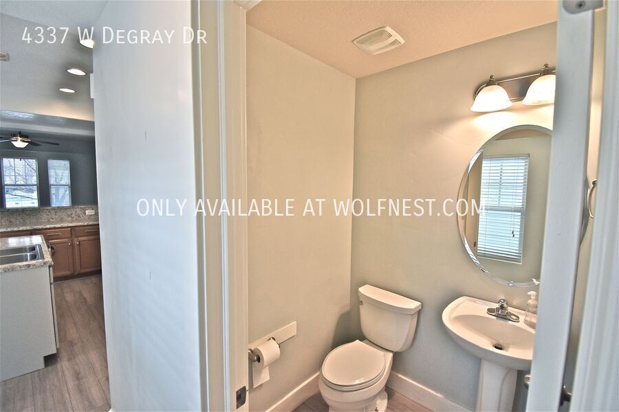 Spacious 4 Bed Daybreak Townhome! property image