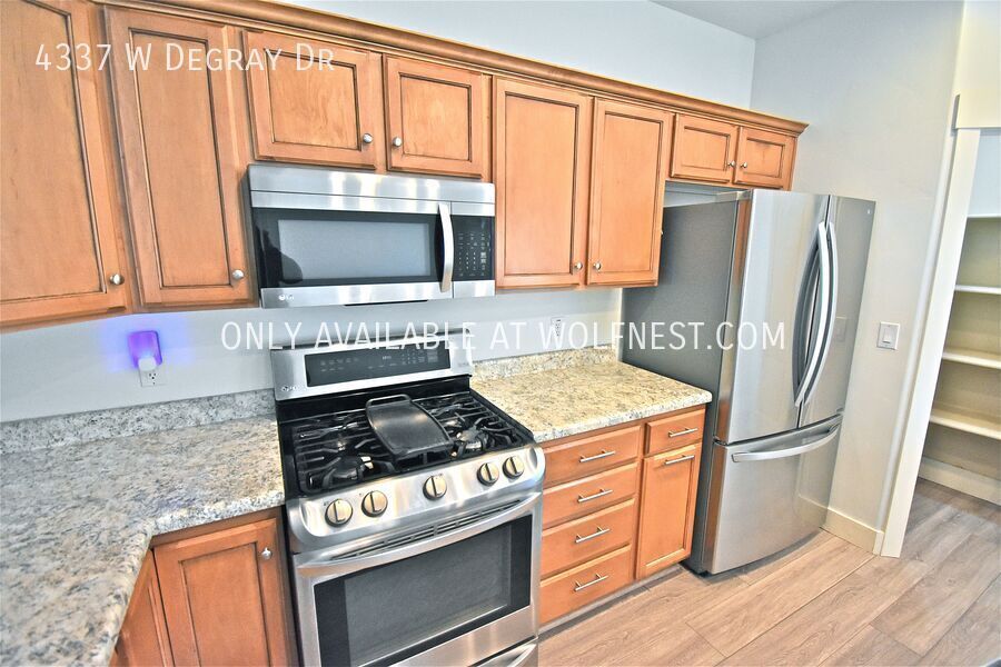 Spacious 4 Bed Daybreak Townhome! property image