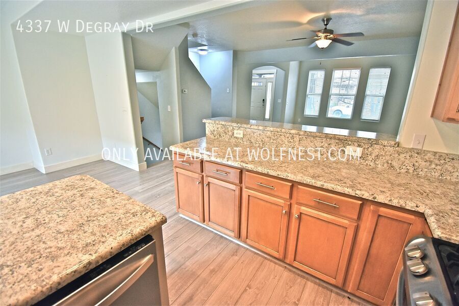Spacious 4 Bed Daybreak Townhome! property image