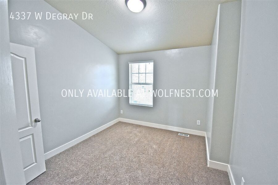 Spacious 4 Bed Daybreak Townhome! property image