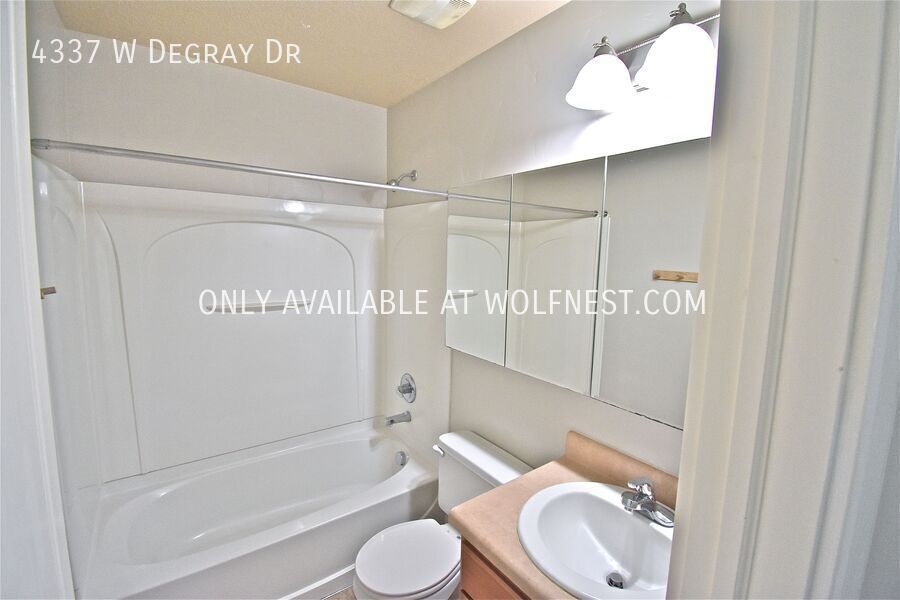 Spacious 4 Bed Daybreak Townhome! property image