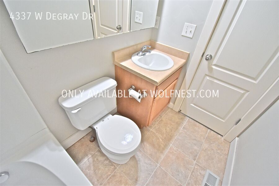 Spacious 4 Bed Daybreak Townhome! property image
