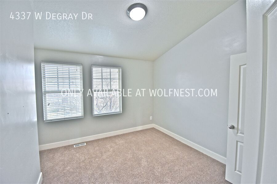 Spacious 4 Bed Daybreak Townhome! property image