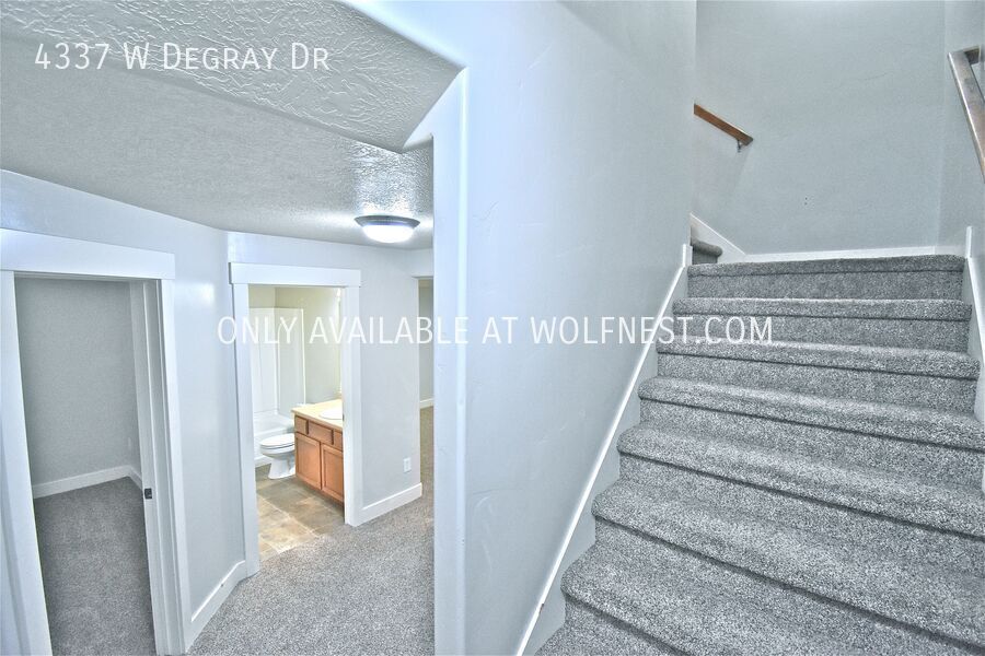 Spacious 4 Bed Daybreak Townhome! property image