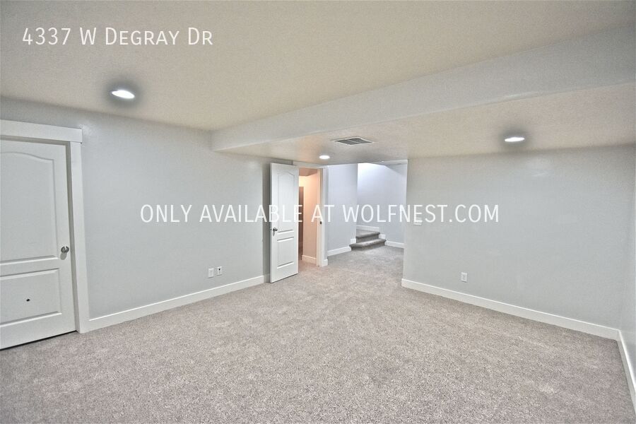 Spacious 4 Bed Daybreak Townhome! property image