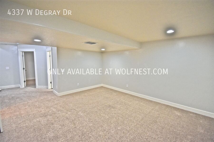 Spacious 4 Bed Daybreak Townhome! property image