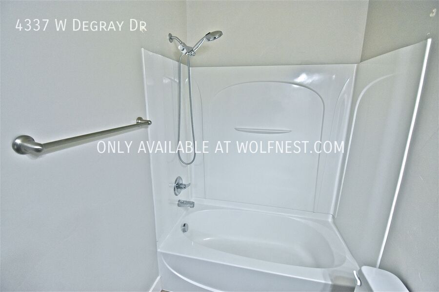 Spacious 4 Bed Daybreak Townhome! property image