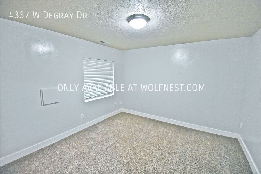 Spacious 4 Bed Daybreak Townhome! property image