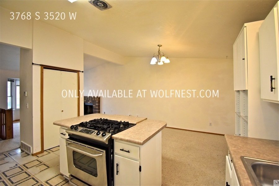 Lovely 3 Bed West Valley Townhome! No Deposit Option! property image