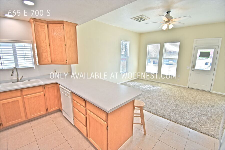 Remodeled 2 Bed Downtown Salt Lake Home! No Deposit Option! property image