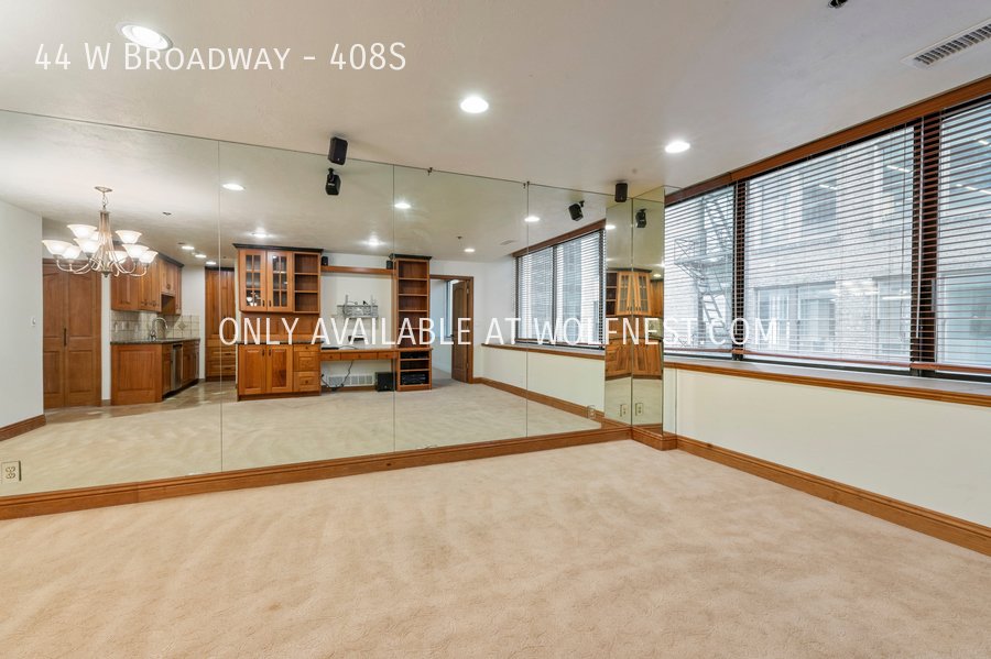 Luxurious 1 Bed Downtown Condo! No Deposit Option! property image