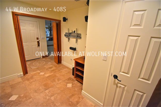 Luxurious 1 Bed Downtown Condo! No Deposit Option! property image